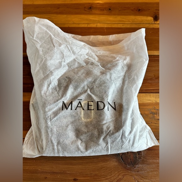 Maedn Everyday Crossbody - Picture 3 of 8